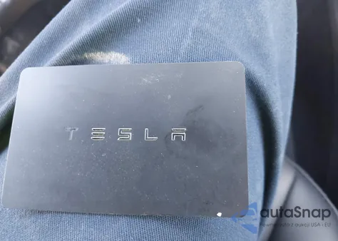 2018 Tesla Model 3 Long Range/Mid Range z USA, uszkodzony, nr VIN 5YJ3E1EA1JF019973